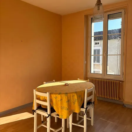 Grand Pour 4 A 5 Personnes Maximum