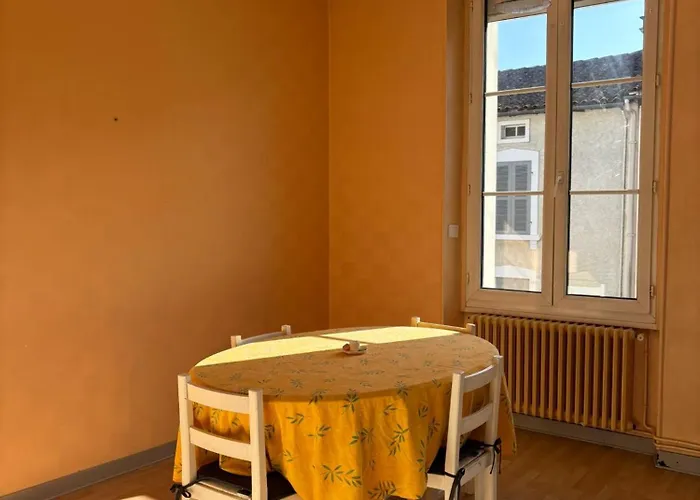 Grand Pour 4 A 5 Personnes Maximum